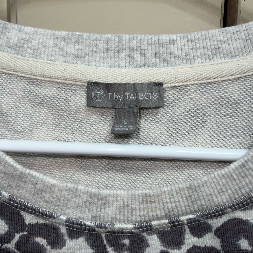 T by Talbots Classic French Terry Cheetah Sweatshirt Size Small - Picture 3 of 11